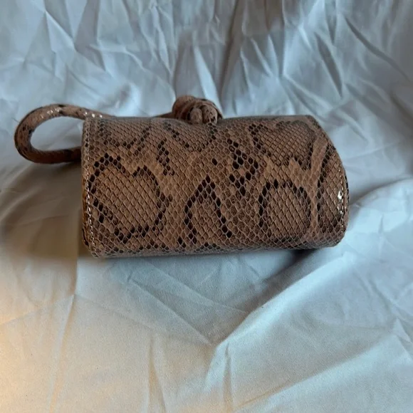Elegant Tan Snake Print Women's Bag - Picture 7 of 10